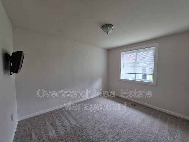 Building Photo - 1604 Elmendorf Dr