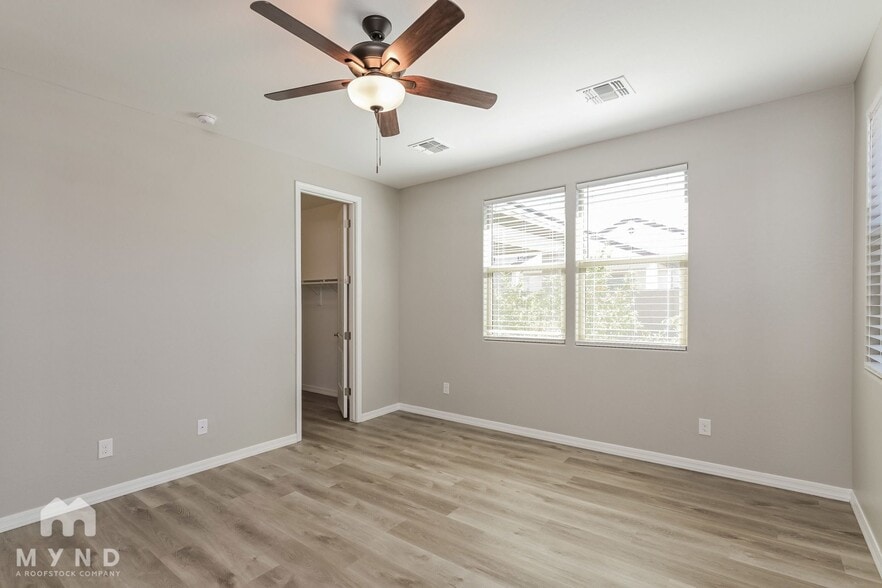 Building Photo - 20887 E Swan Dr