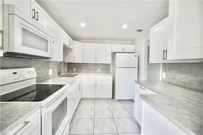 Building Photo - 2651 S Course Dr