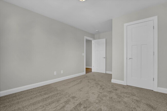 Building Photo - 4 bedroom, 3.5 bath Hampstead home in Sanc...