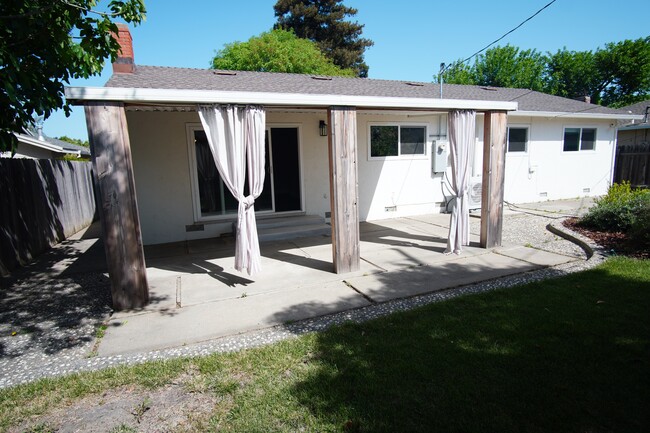 Building Photo - 1650 Archer Dr