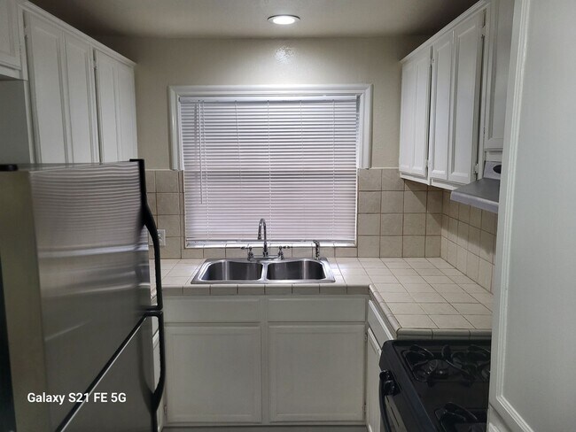 Building Photo - 2100 Cabrillo Ave