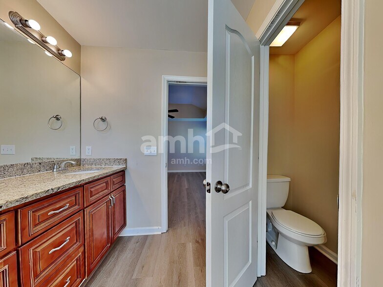 Building Photo - 515 Flat Rock Ter