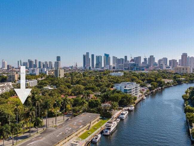 Building Photo - 1009 NW 11th Ct