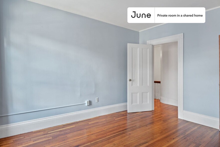 Building Photo - Room in Shared 6 bed/1.5 bath home