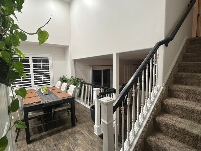 Building Photo - 31 W Mutton Hollow Rd