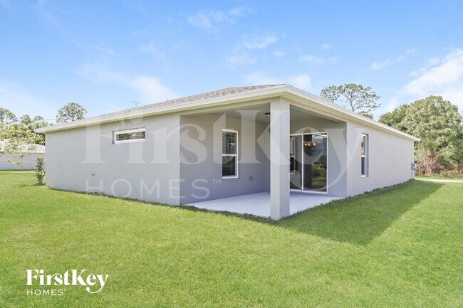 Building Photo - 1158 SW Eleuthera Ave