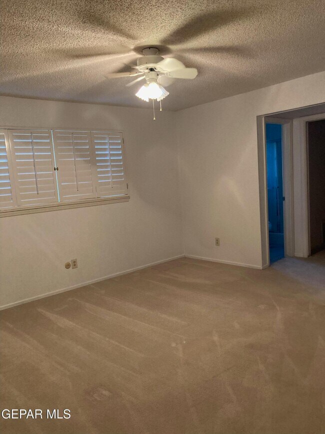 Building Photo - 1600 Vista Real Dr