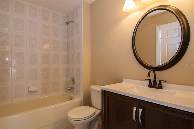 Building Photo - 402 Bridgewater Ct