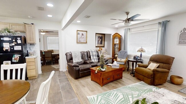 Building Photo - 1202 Sunshine Dr