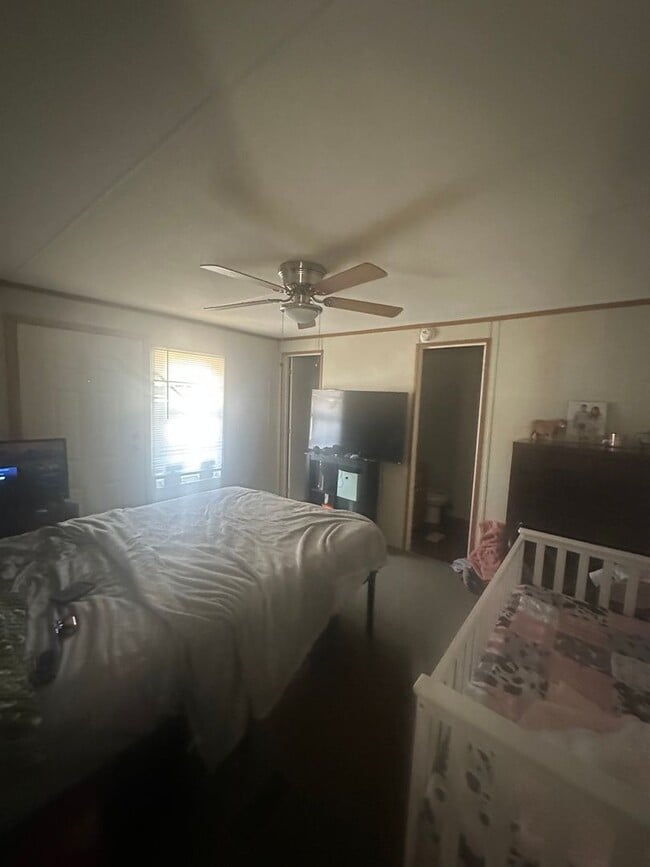 Building Photo - 3 bedroom 2 bath with plenty of space inside and out and gorgeous views!