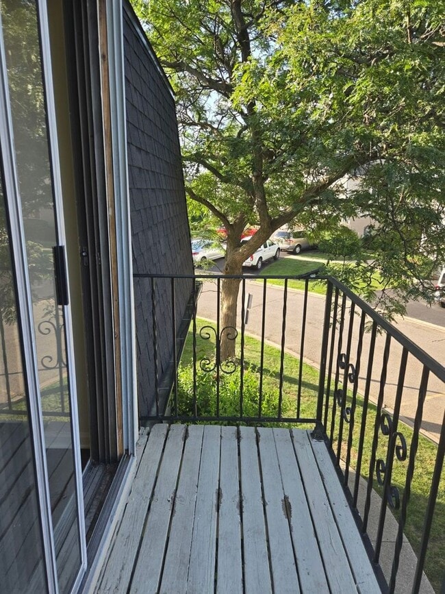 Building Photo - 2120 N Ginger Creek Cir