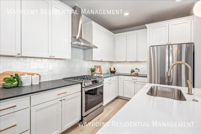 Building Photo - 1671 E Cutgrass Ln