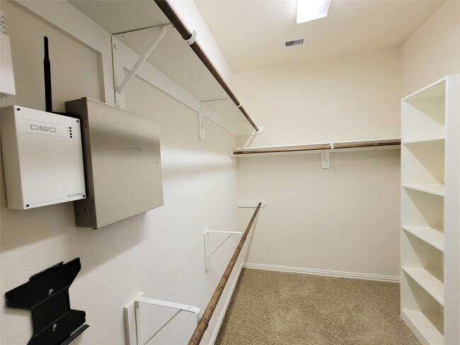 Building Photo - 7506 Amber Village Cir