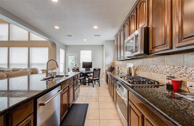 Building Photo - 1510 Lake Grayson Dr