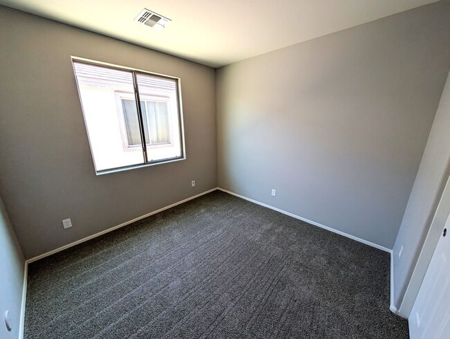 Building Photo - 3 Bedroom Home in the Beacon Heights Commu...