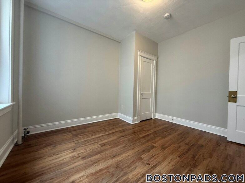 Building Photo - 1189 Commonwealth Ave