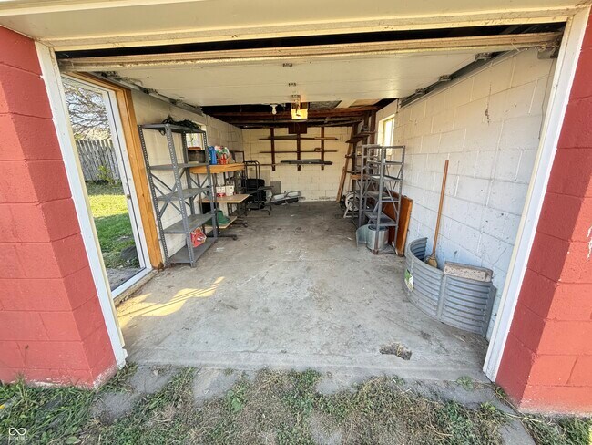 Building Photo - 1437 N Leland Ave