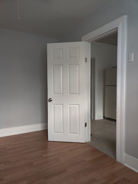 Building Photo - 915 W Elm St