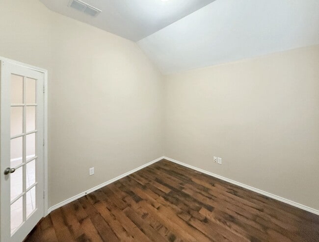 Building Photo - 1713 Lake Way Dr