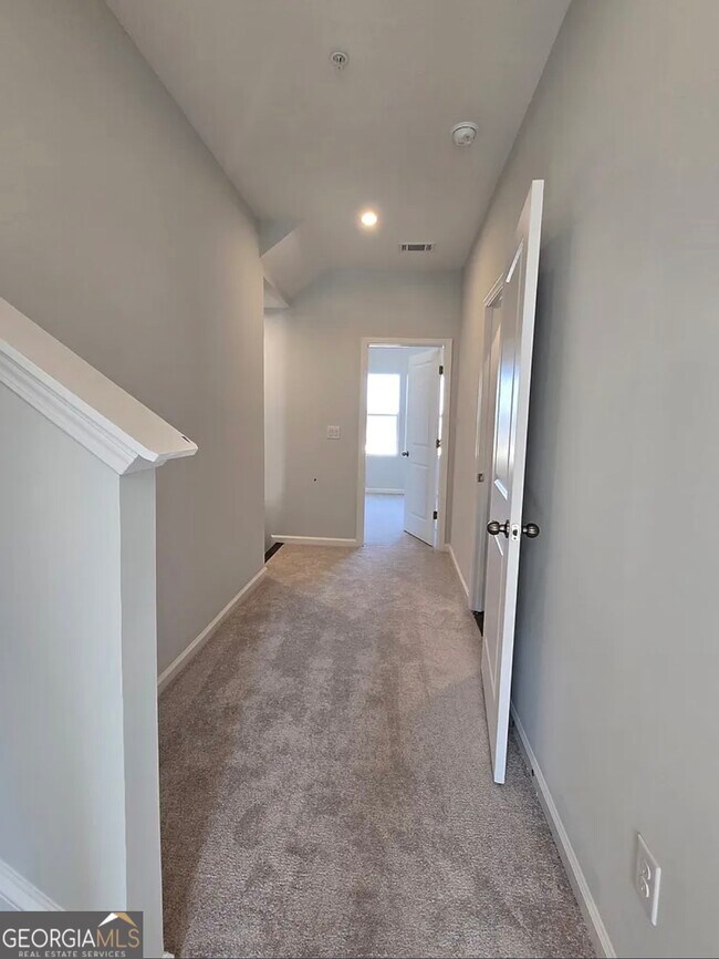 Building Photo - 341 Skylar Ct SE