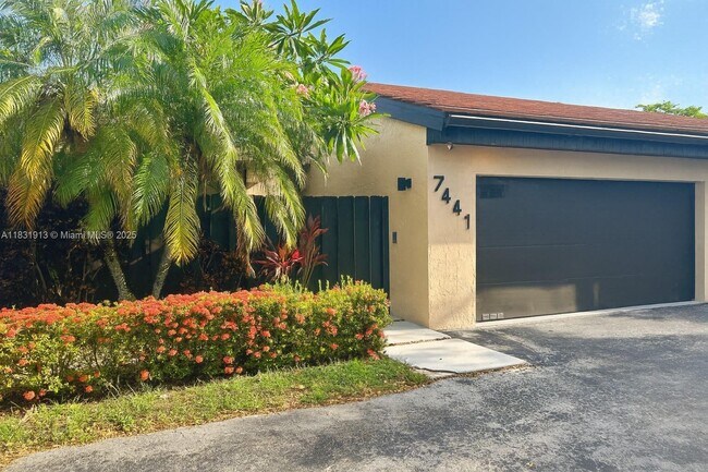 Building Photo - 7441 Bay Hill Dr