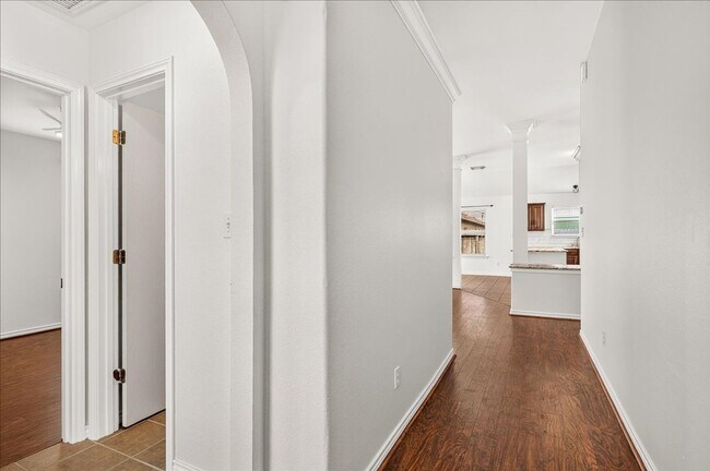 Building Photo - 3810 Los Arroyos Dr