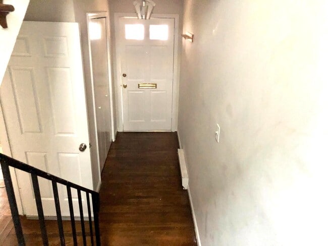 Building Photo - 900 24th St NW