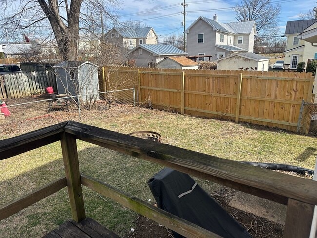 Building Photo - 18 W Whitlock Ave