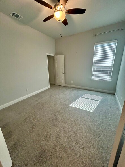 Building Photo - 2321 Paddington Way
