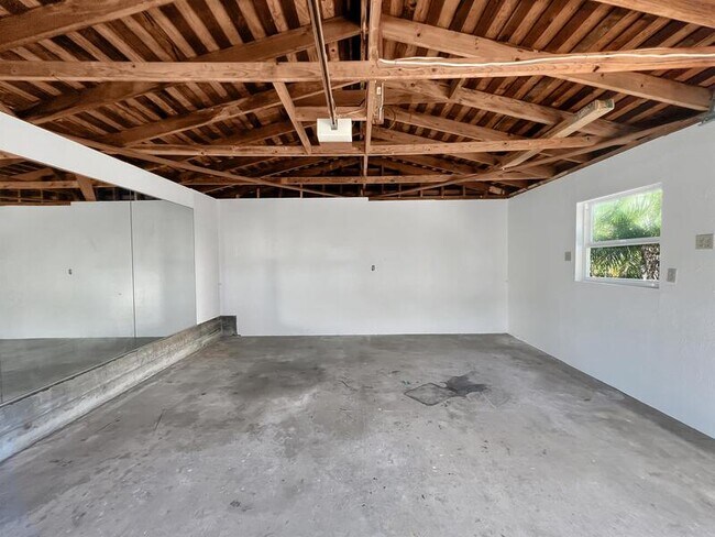 Building Photo - 3840 Talbot St