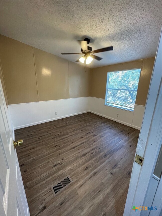 Building Photo - 629 Buck Trail