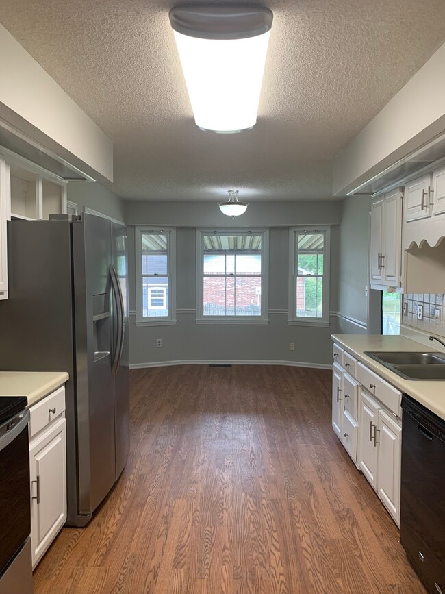 Building Photo - 227 St Albans Dr