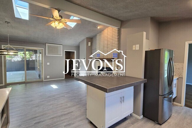 Building Photo - Energy-Efficient 3BR/2BA in Yakima w/ EV Charger & Private Backyard Porch