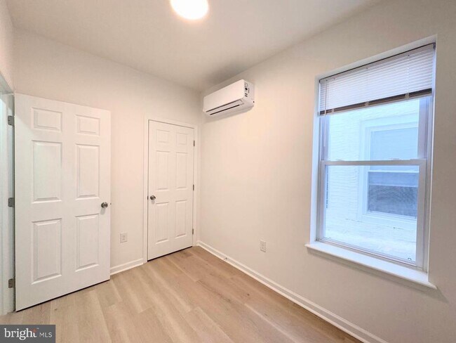 Building Photo - 319 E Lehigh Ave