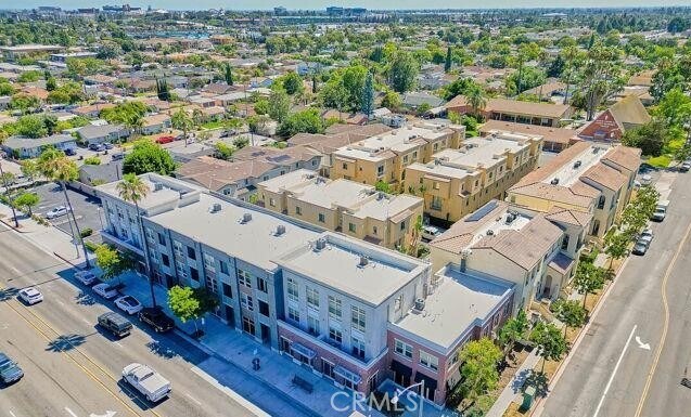 Building Photo - 801 S Anaheim Blvd