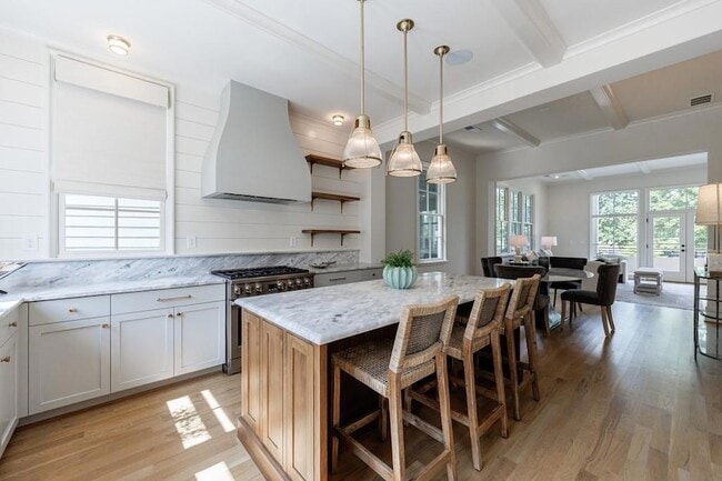 Building Photo - 81 Delmont Dr NE