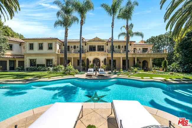 Building Photo - 70 Beverly Park St