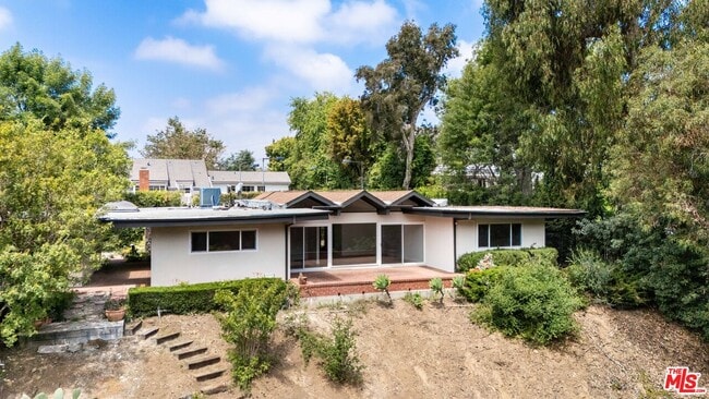 Building Photo - 656 N Bonhill Rd