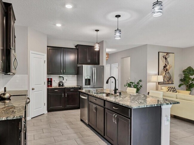 Building Photo - 17605 Cantarina Cove