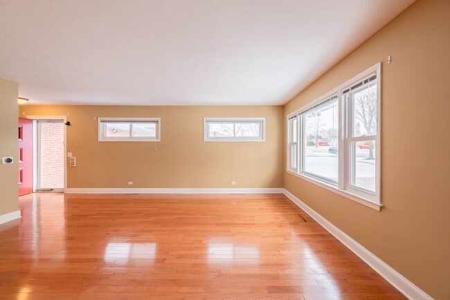 Building Photo - 114 N Forest Ave