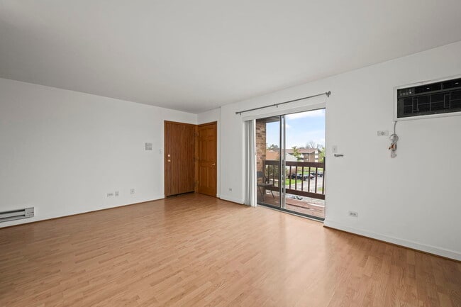 Building Photo - 1348 Geneva Dr