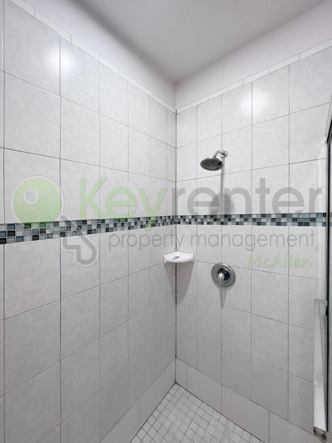 Building Photo - Beautiful 4B/2.5B Home in Mcallen