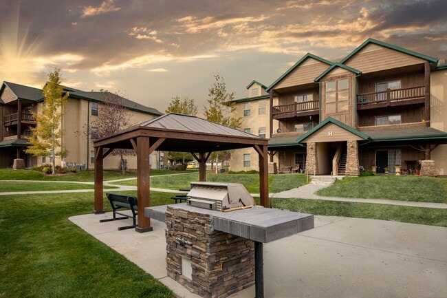 Building Photo - Sunset Ridge