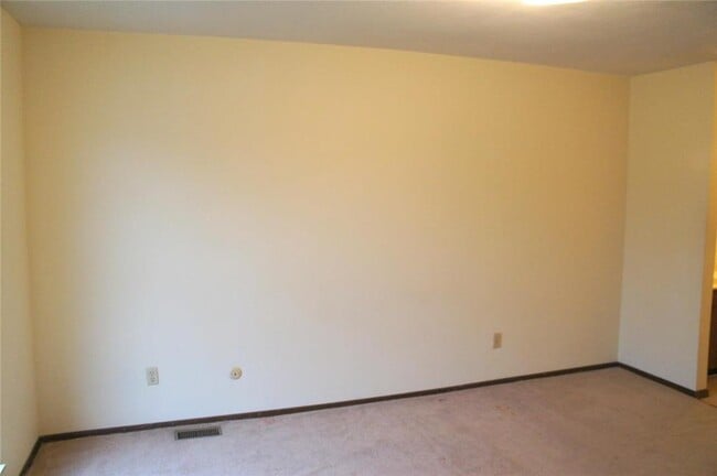Building Photo - 449 Ponderosa Ave