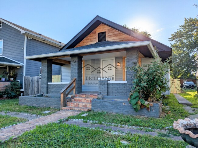 Building Photo - 523 N Alton Ave