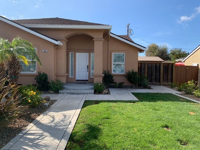 Building Photo - Stunning 4 bedroom, 2 Bath Tracy Home / Best Property Management