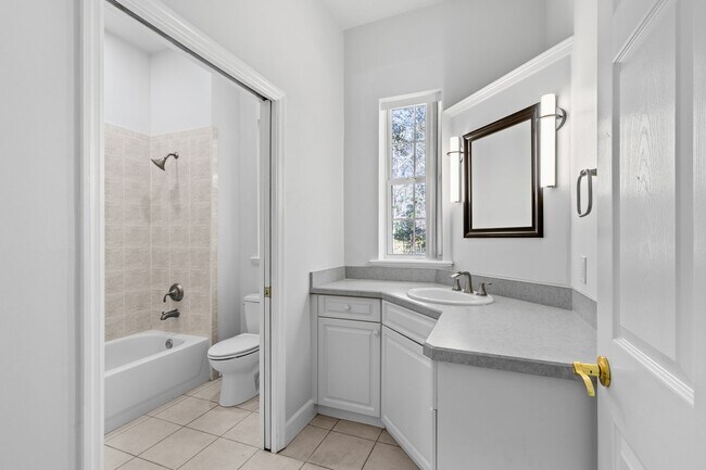 Building Photo - Executive Lakefront in Gainesville - Available NOW