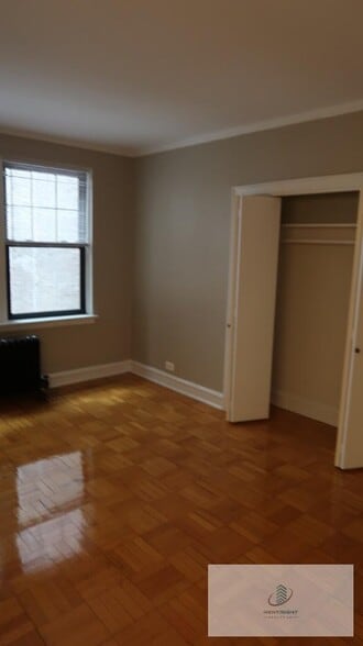Building Photo - 1209 W Sherwin Ave