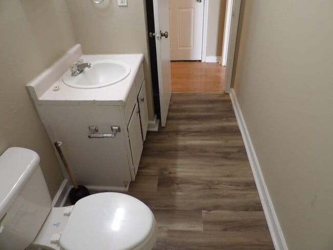 Building Photo - 35 Ashwood Ct